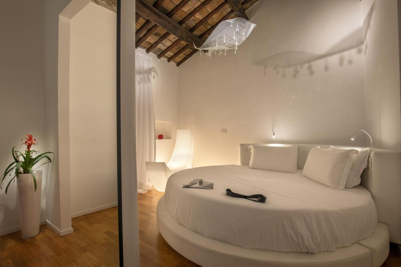 Suitesistina For Brave Lovers Bed & Breakfast Rom