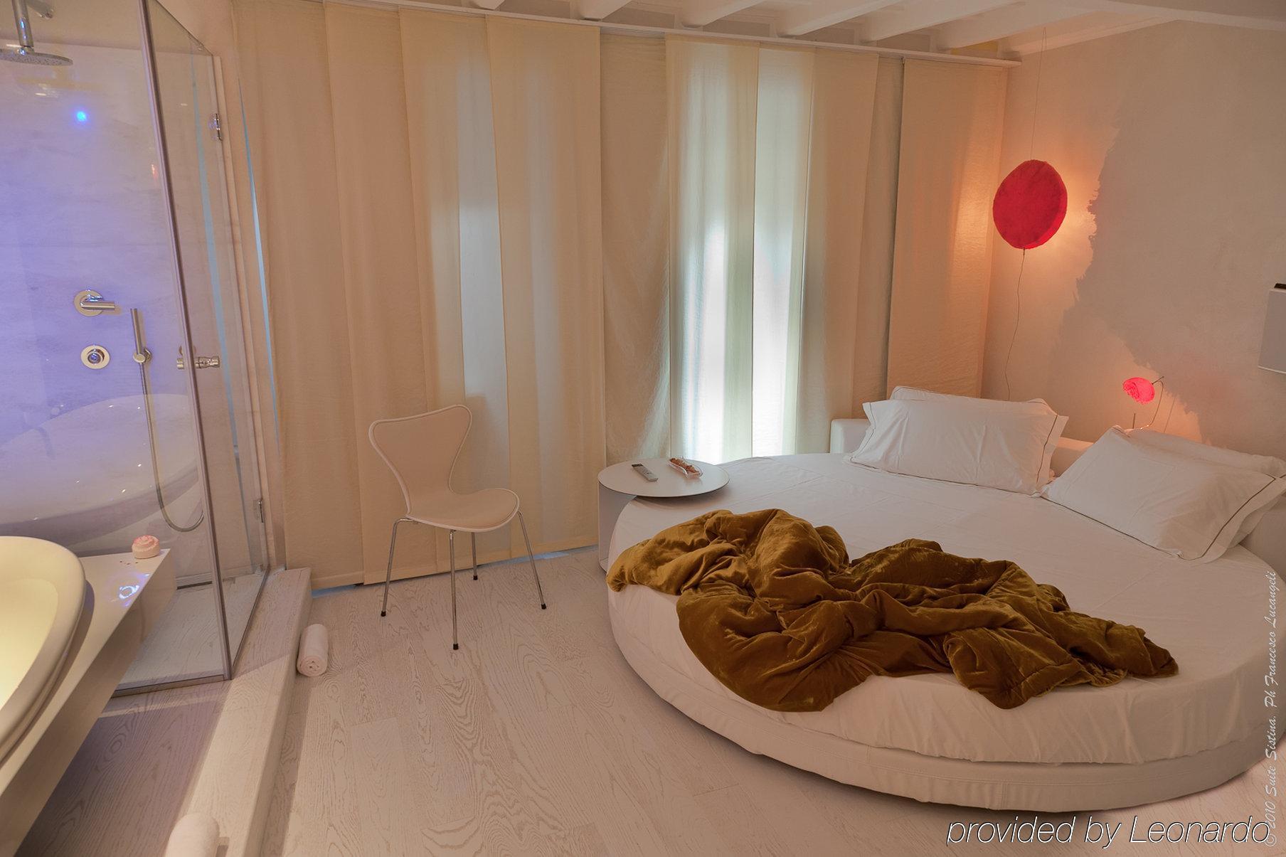 Suitesistina For Brave Lovers Bed & Breakfast Rom