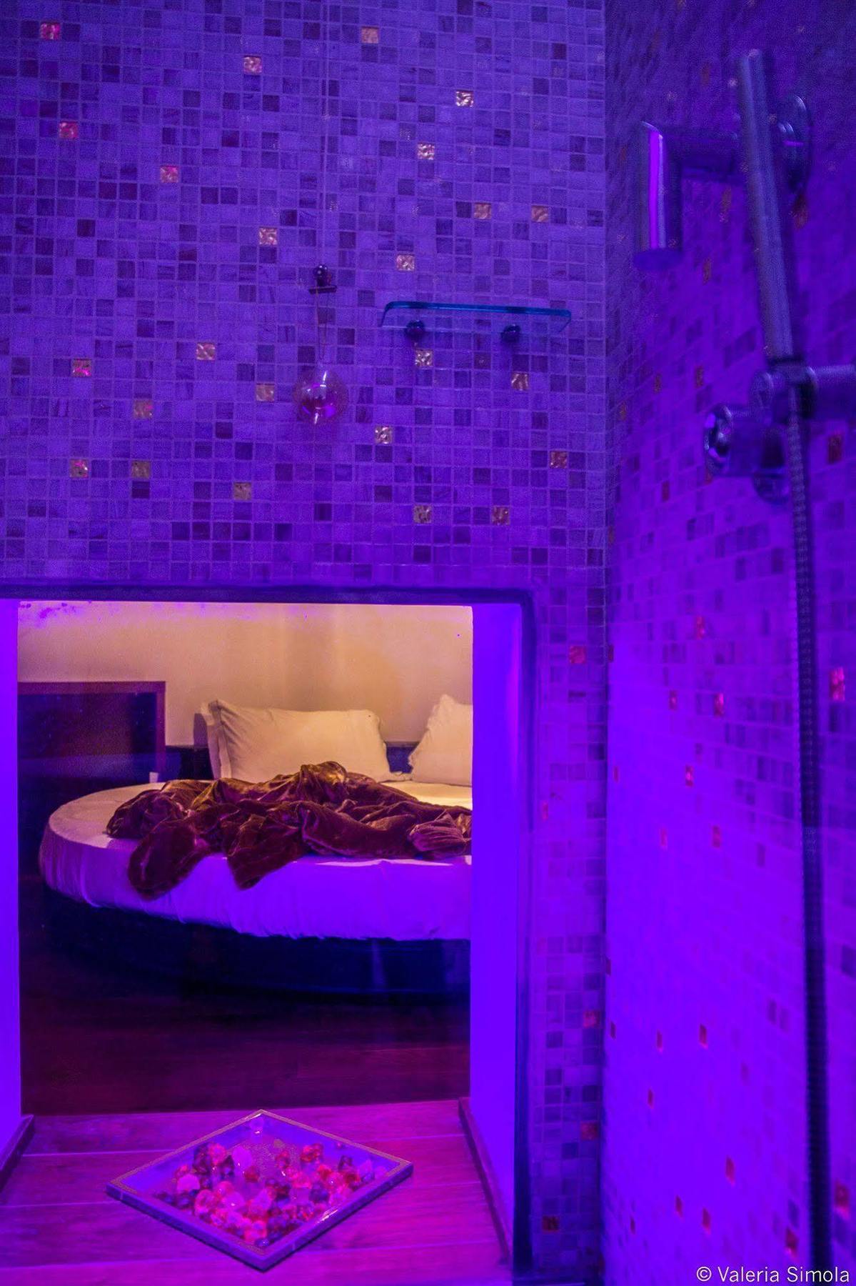 Suitesistina For Brave Lovers Bed & Breakfast Rom